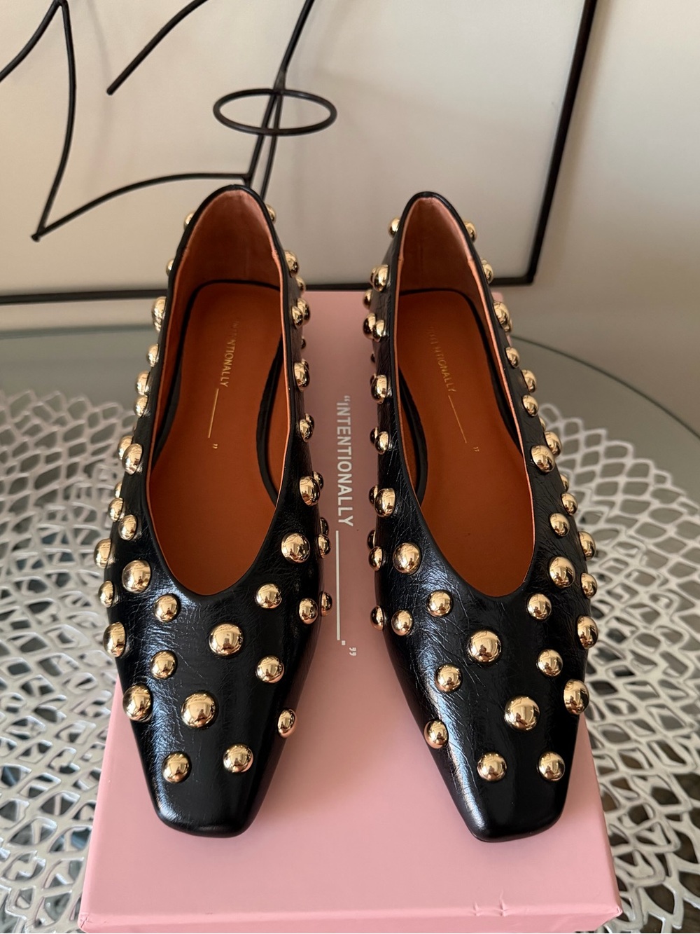 Intentionally Blank Switch Gold Dome Studded Black Leather Flats Size 8 NIB - Picture 10 of 12